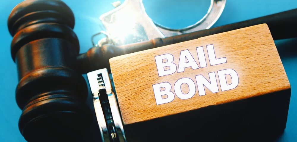 difference between bail and bond