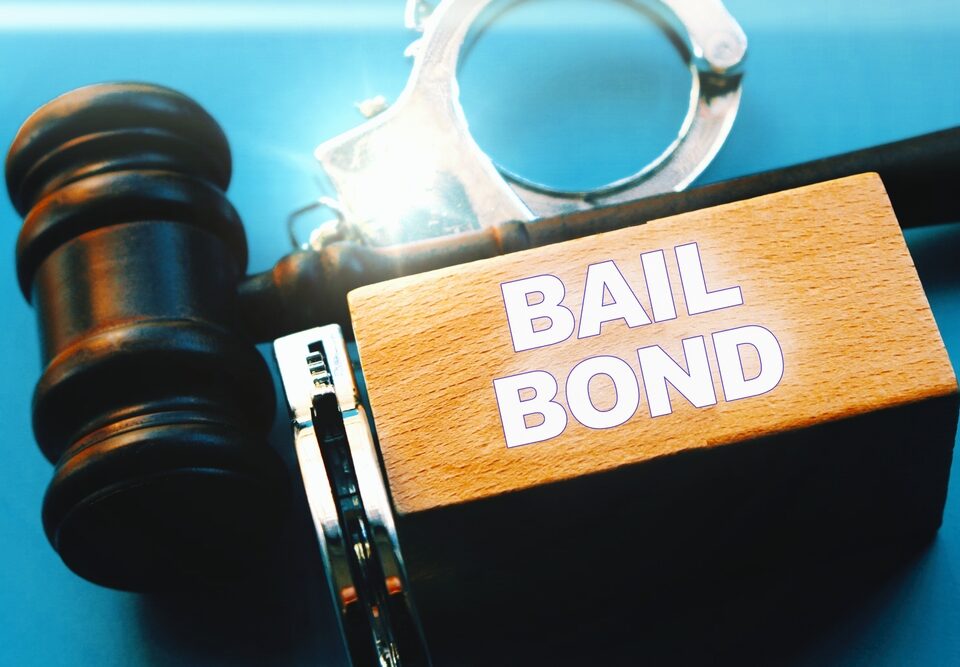 difference between bail and bond